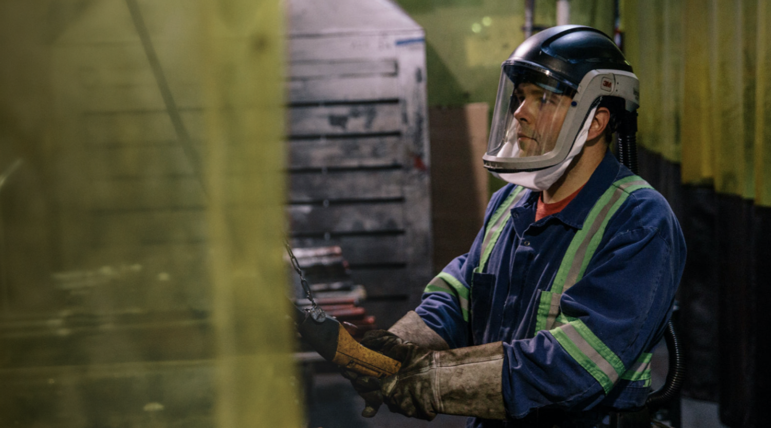 Los proveedores locales y los gremios están muy atentos a los avances de los proyectos, expresando la importancia de apostar por la industria local y el desarrollo de proveedores.